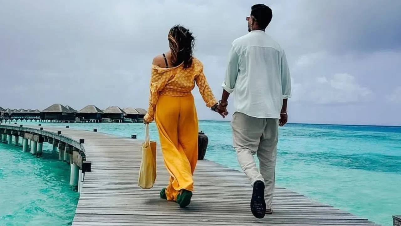 छोट्या पडद्यावर असे अनेक कलाकार आहेत, जे दीर्घ काळापासून कुठल्या शो मध्ये दिसलेले नाहीत. त्यांच्याकडे तसा कुठला मोठा प्रोजेक्टही नाहीय. मात्र, तरीही ते लग्जरी लाइफ जगत आहेत. 