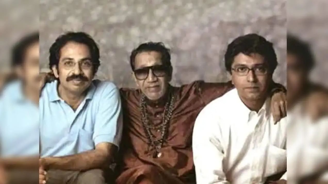 राज की बात..दोन्ही भावात 10 मिनिटं स्वतंत्रपणे चर्चा, काय नेमकं ठरलं? राज की बात..दोन्ही भावात 10 मिनिटं स्वतंत्रपणे चर्चा, काय नेमकं ठरलं?