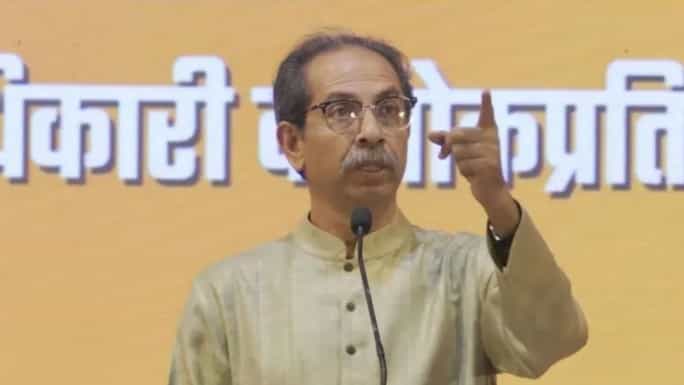 कोणत्याही क्षणी स्थानिक स्वराज्य संस्थेच्या निवडणुकीची घोषणा होऊ शकते. त्यामुळेच राज्यातील सर्वच पक्ष कामाला लागले आहेत. दुसरीकडे राजकीय नेते आपल्या सोईचा पक्ष शोधून उड्या मारत आहेत.