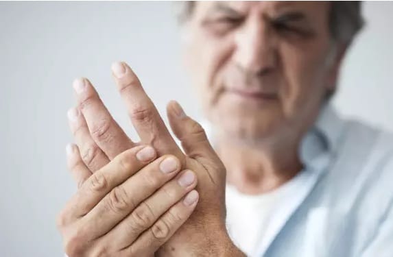 शरीराच्या या भागात वाढलंय दुखणं, म्हणजे युरिक एसिड वाढल्याचं लक्षण, लागलीच डॉक्टरांना भेटा शरीराच्या या भागात वाढलंय दुखणं, म्हणजे युरिक एसिड वाढल्याचं लक्षण, लागलीच डॉक्टरांना भेटा