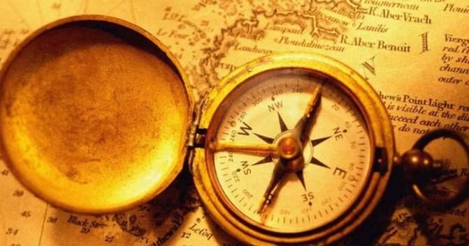 दरम्यान वास्तूशास्त्रात एक फार महत्त्वाची माहिती देण्यात आलेली आहे. वास्तूशास्त्रानुसार सकाळी उठल्यानंतर या चार वस्तू कधीच पाहू नयेत. त्या वस्तू चुकूनही पाहिल्या तरी तुमचा संपूर्ण दिवस खराब जाऊ शकतो. 