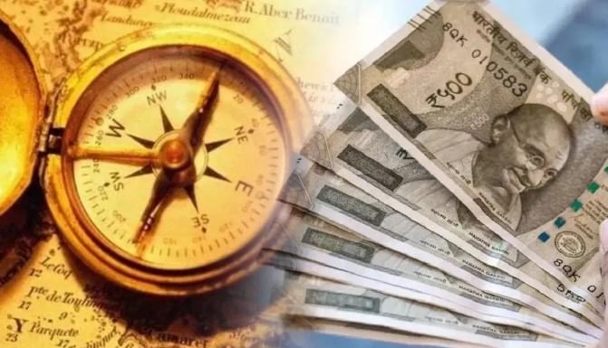 वास्तूशास्त्राच्या नियमानुसार सकाळी उठून न घासलेले भांडे पाहून नयेत. न घासलेले भांड पाहिल्यास नकारत्मकता वाढते तसेच त्याचा परिणाम आर्थिक स्थितीवर पडतो. त्यामुळे रात्री झोपण्याआधीच जेवण केलेले भांडे धुवून ठेवावेत. 