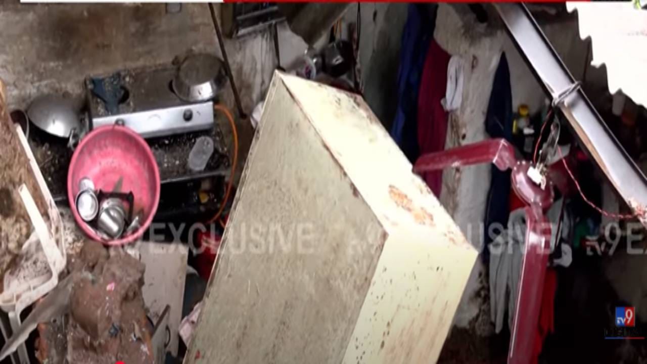 Vikroli Landslide : विक्रोळीत मध्यरात्री दुर्घटना, 2 जणांचा मृत्यू, घरावर कोसळली दरड