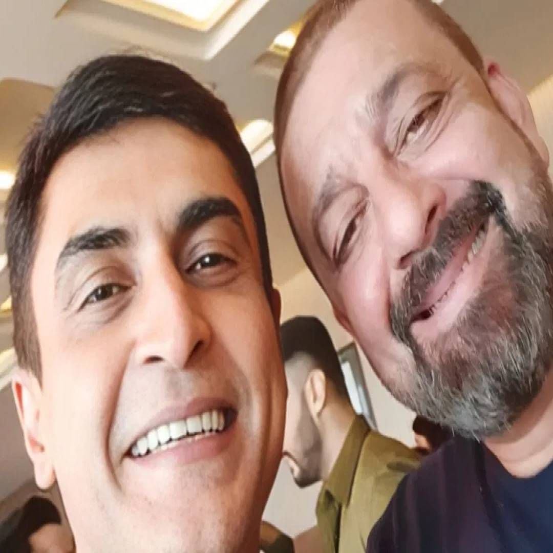 मोहनीश याने 1994 साली आलेल्या 'हम आपके हैं कौन' आणि 1999 सालच्या 'हम साथ-साथ हैं' या चित्रपटात संस्कारी मोठा भाऊ विवेक आणि राजेशचा रोल साकारलेला. त्याने या भूमिका साकारुन प्रेक्षकांच्या मनात एक स्थान निर्माण केला. 