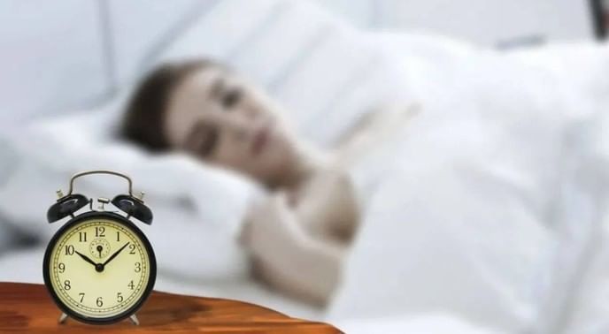 ज्योतिषशास्त्रानुसार ब्रह्म मुहूर्त अनेक अर्थांनी खास असतो. सूर्योदयापूर्वीच्या साधारण दीड तास अगोदरच्या वेळेला ब्रह्म मुहूर्त म्हटले जाते. कधीकधी काही लोक अलार्म वाजलेला नसला तरी ब्रह्म मुहूर्तावर जागे होताता. काही लोकांना मात्र अचानकच जाग येते.