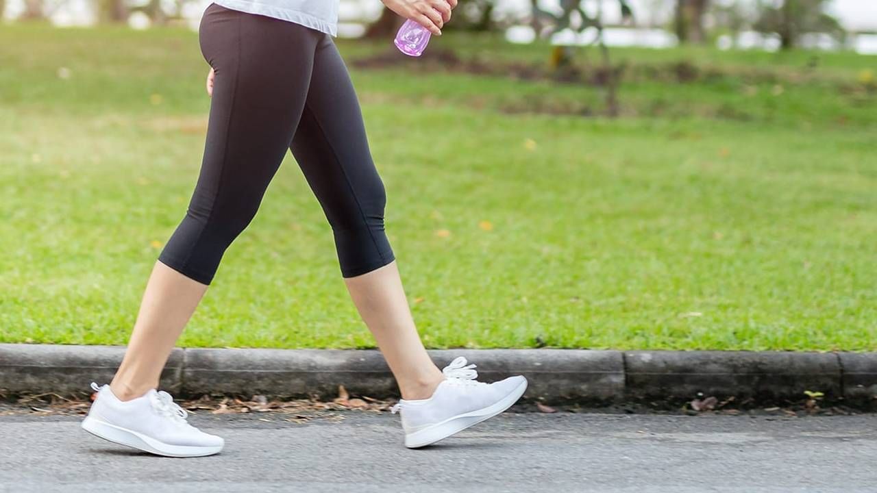 जेवल्यानंतर 40 मिनिटे फार तर चालावे, त्यापेक्षा अधिक नाही. रात्रीच्या जेवणानंतर चालणे केवळ पचनासाठीच नाही तर हाडांच्या आरोग्यासाठी देखील फायदेशीर आहे. 