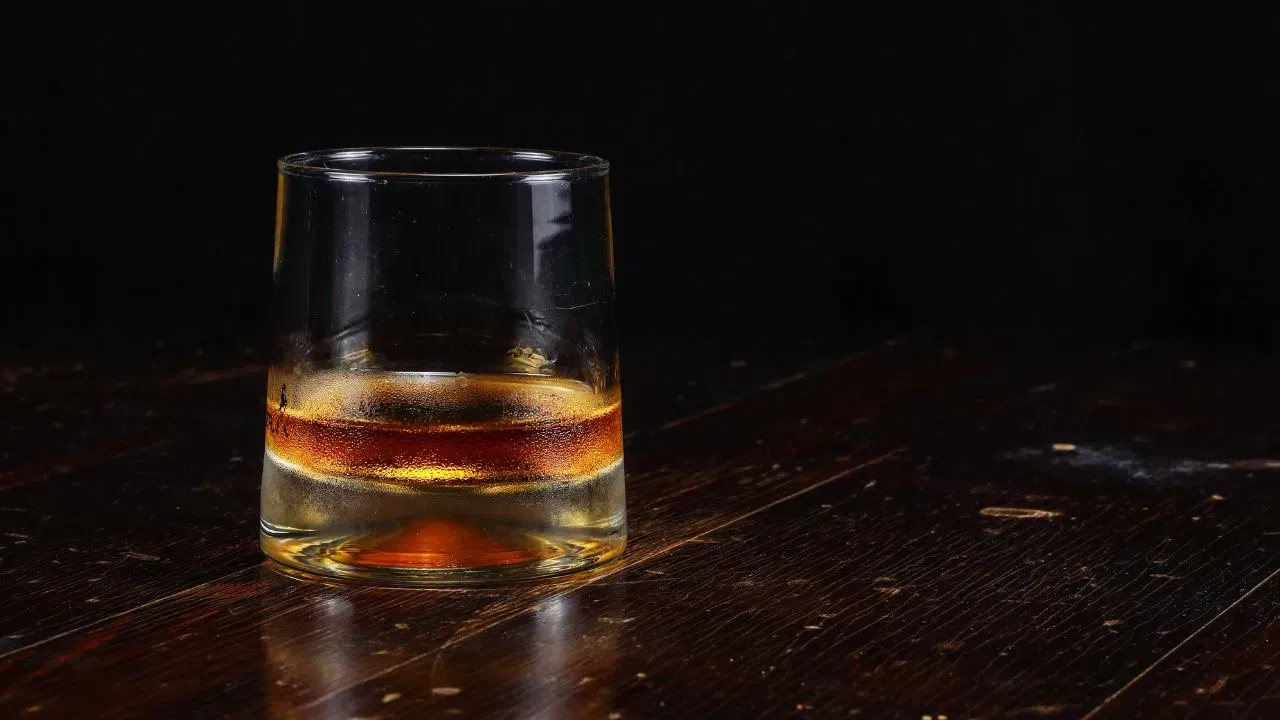 भारतातील 'ही' व्हिस्की जगभरात प्रसिद्ध, एका बाटलीची किंमत तब्बल 5 लाख रुपये