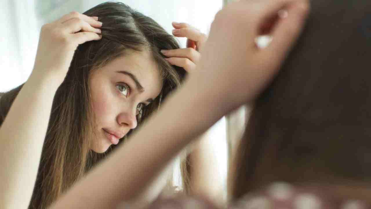 पांढऱ्या केस होतील काळे भोर, ट्राय करा 'या' सोप्या ट्रिक्स.... पांढऱ्या केस होतील काळे भोर, ट्राय करा 'या' सोप्या ट्रिक्स....