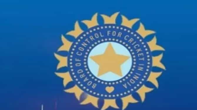 AUS vs IND : टीम इंडियाची विजयी सलामी, ऑस्ट्रेलियाचा 3 विकेट्सने धुव्वा, मालिकेत 1-0 ने आघाडी