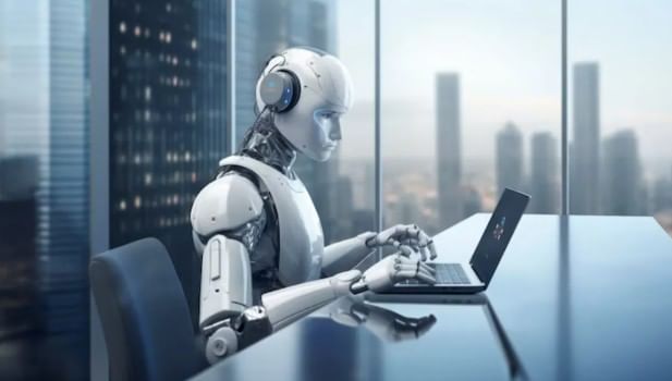 हे प्रॉम्ट काही प्रश्न, कमांड्स, एखादे वाक्य, कोड असू शकतात. काही एलएलएम फक्त आवाज किंवा एखाद्या प्रतिमेचाही सविस्तर अभ्यास करून तुम्हाला हवी असलेली माहिती देऊ शकतात.