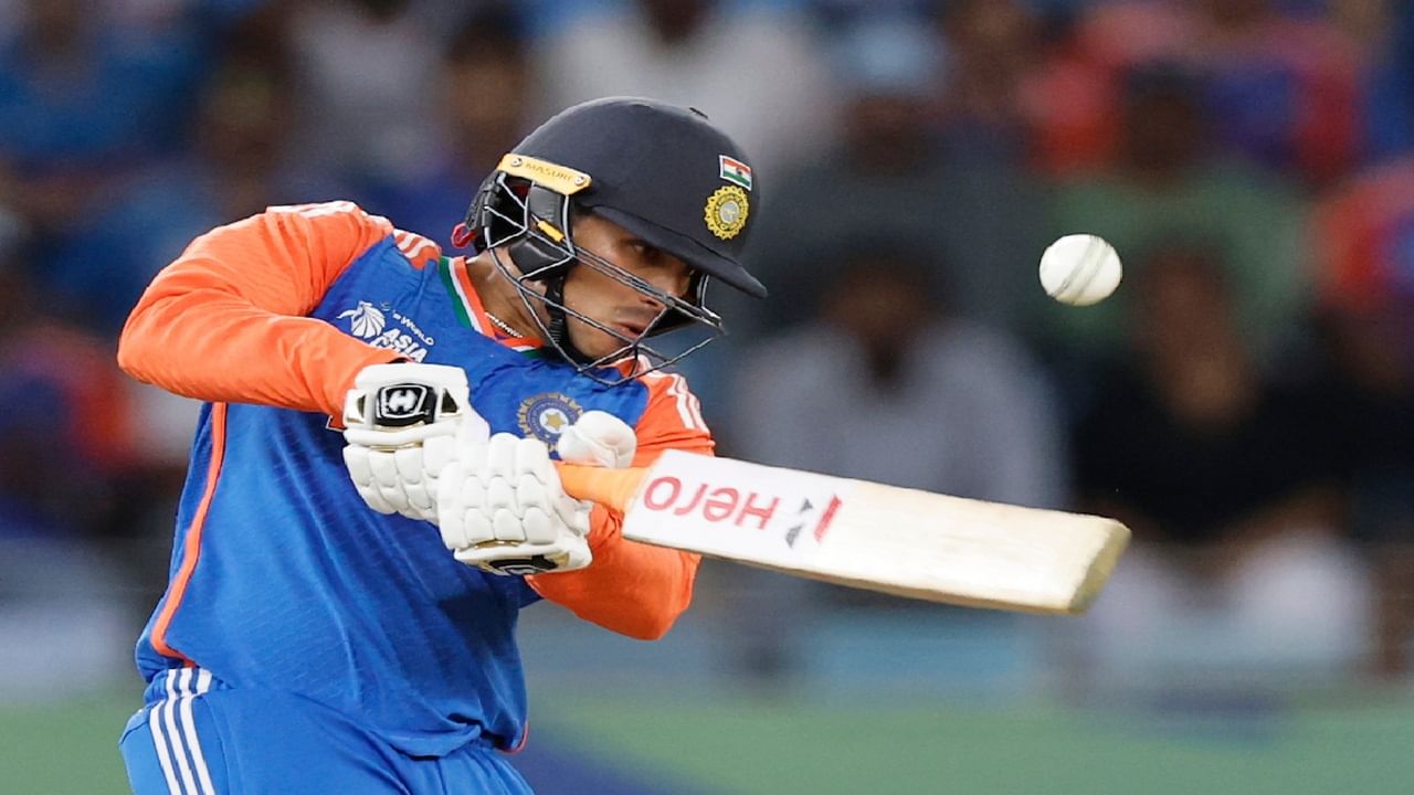 अभिषेकने या खेळीदरम्यान 24 बॉलमध्ये अर्धशतक पूर्ण केलं. अभिषेकने यासह आपला गुरु आणि टीम इंडियाचा माजी ऑलराउंडर युवराज सिंह याचा रेकॉर्ड ब्रेक केला. (Photo Credit : Bcci X Account)