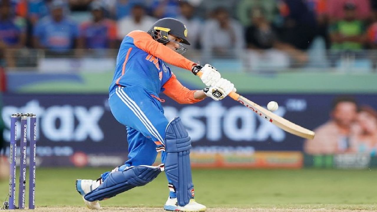 अभिषेकने 74 धावांच्या खेळीत  6 फोर आणि 5 सिक्स झळकावले. अभिषेकने 189.74 च्या स्ट्राईक रेटने या खेळीसह अनेक विक्रम आपल्या नावावर केले. (Photo Credit : Bcci X Account)