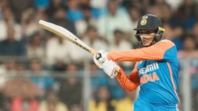 Abhishek Sharma चा महारेकॉर्ड, पहिल्याच बॉलवर सिक्स ठोकत ऐतिहासिक कामगिरी, ठरला एकमेव भारतीय