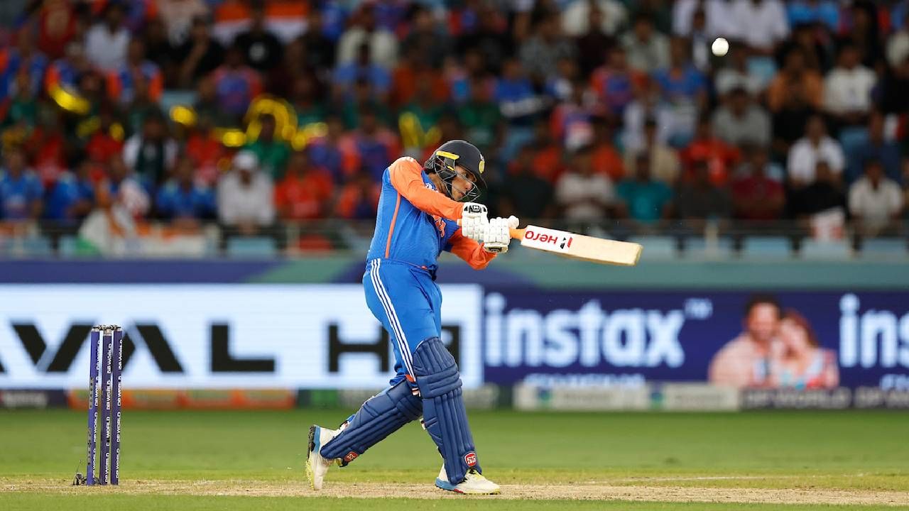 टी20 फॉर्मेटमध्ये सलग 30 हून अधिक धावा करणाऱ्या खेळाडूंच्या यादीत संयुक्तरित्या टॉपला आला आहे. त्याने सातव्यांदा अशी कामगिरी केली आहे. यापूर्वी हा विक्रम पाकिस्तानचा मोहम्मद रिझवान आणि रोहित शर्माच्या नावावर होता. (Photo- BCCI Twitter) 