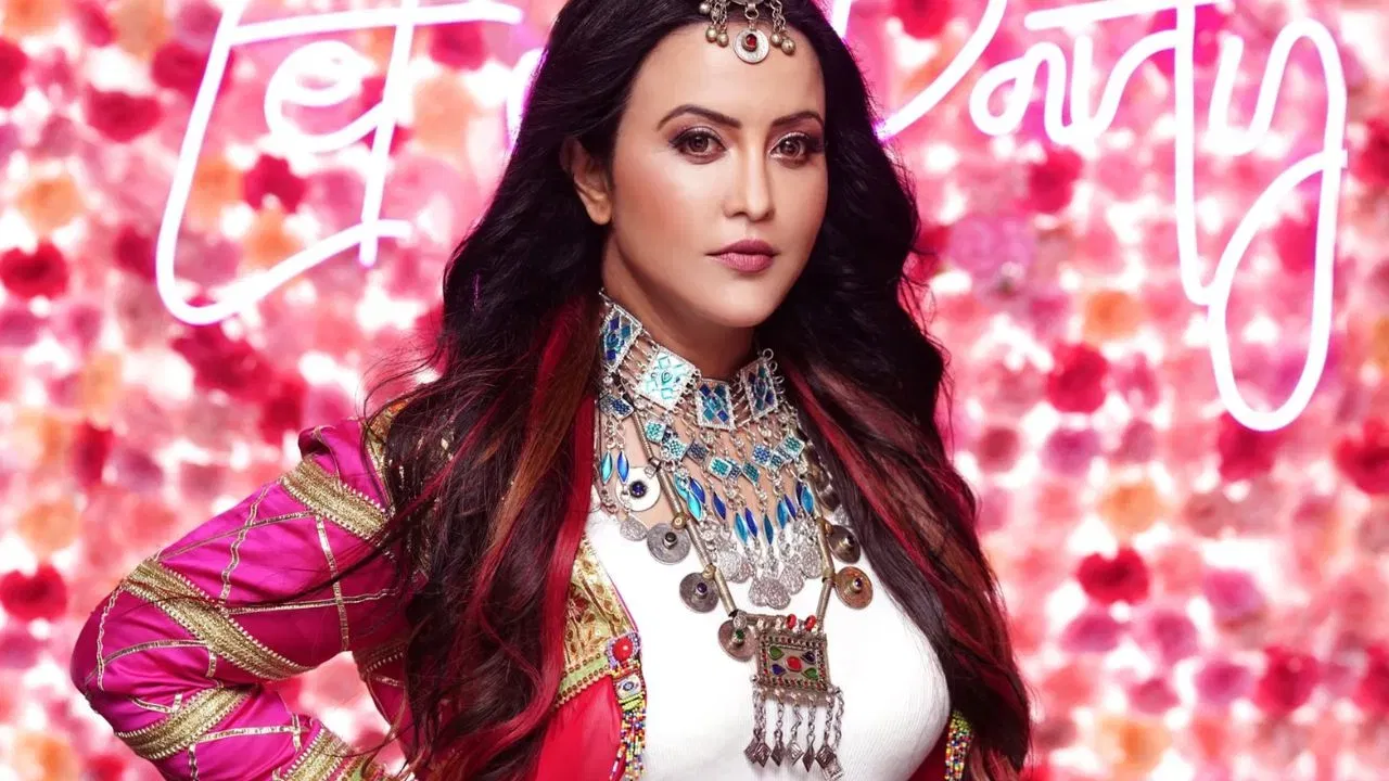 ज्या महिलेकडे स्वतःचा आवाज आहे, जी समस्या व्यवस्थित समजू शकते, तिला ट्रोलर्स लक्ष्य करणारच, असे मत अमृता म्हणाल्या. “हे केवळ माझ्याबाबतीत नाही, तर प्रत्येक स्वतंत्र महिलेला लागू होते. जेव्हा तुमच्याकडे तुमचा आवाज असतो, तेव्हा तुमच्या विरोधातही एक आवाज तयार होतो,” असे त्या म्हणाल्या.