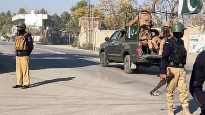 Pakistan Blast : पाकिस्तान हादरला, एकाचदिवशी तीन शक्तीशाली बॉम्बस्फोट, किती निरपराधांचा मृत्यू?