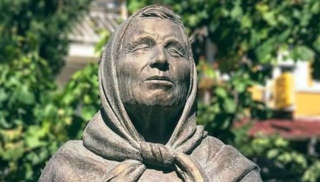  बाबा वेंगा यांचा 1999 साली मृत्यू झाला होता. त्या आज हयात नसल्या तरीदेखील त्यांची आजदेखील चर्चा होते. त्यांची एखादी भविष्यवाणी समोर आली की जगभरात मोठी खळबळ उडते. 