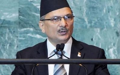 बाबुराम भट्टराय हे २०११ ते २०१३ पर्यंत नेपाळचे ३६ वे पंतप्रधान होते. १९५४ मध्ये जन्मलेल्या बाबुराम यांचे शालेय शिक्षण नेपाळमधील गोरखा येथे झाले. त्यांनी १९७७ मध्ये चंदीगड येथून आर्किटेक्चरची पदवी घेतली आणि त्यानंतर दिल्ली स्कूल ऑफ प्लॅनिंग अँड आर्किटेक्चरमधून एमटेक केले. त्यानंतर त्यांनी १९८६ मध्ये जवाहरलाल नेहरू विद्यापीठातून (जेएनयू) पीएचडी पूर्ण केली.ते नेपाळमधील माओवादी चळवळीचे एक मोठे नेते बनले.