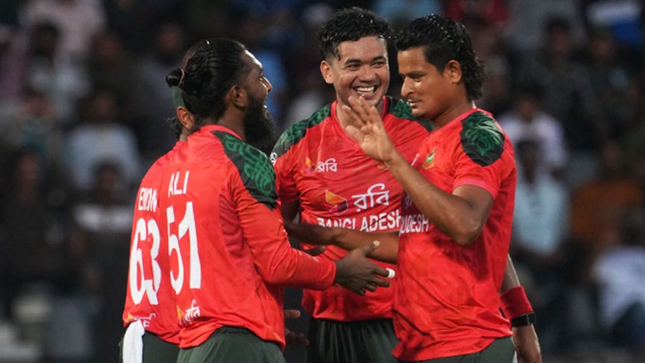 BAN vs NED : बांगलादेशचा आशिया कपआधी मालिका विजय, नेदरलँड्सचा सलग दुसऱ्या सामन्यात धुव्वा BAN vs NED : बांगलादेशचा आशिया कपआधी मालिका विजय, नेदरलँड्सचा सलग दुसऱ्या सामन्यात धुव्वा