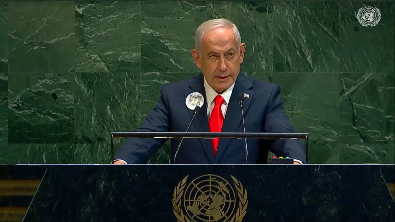 Benjamin Netanyahu : UN च्या मंचावर इस्रायली पंतप्रधानांचा जाहीर अपमान, ते स्टेजवर येताच अनेक देशांनी.... Benjamin Netanyahu : UN च्या मंचावर इस्रायली पंतप्रधानांचा जाहीर अपमान, ते स्टेजवर येताच अनेक देशांनी....