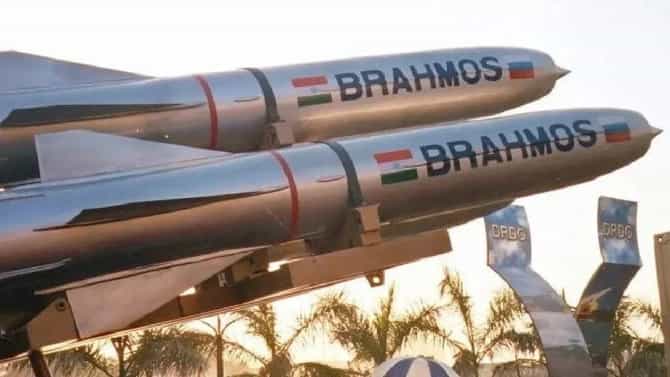 Brahmos Missile : ज्या अस्राने पाकिस्तानचं मनोबल तोडलं, ते ब्रह्मोस मिसाइल भारत आता या देशाला विकणार