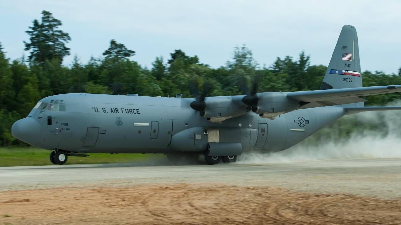जग हादरलं! भारताविरोधात मोठा कट? अमेरिकन हवाई दलाचे C-130 हरक्यूलिस विमान थेट इतक्या जवानांसह बांगलादेशात, हॉटेलमधील...