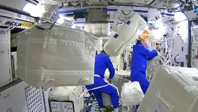 पाण्याशिवाय कपडे धुता येणार, संशोधकांनी तयार केली अनोखी वॉशिंग मशीन