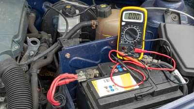 कारची बॅटरी कधीच खराब होणार नाही, फक्त ‘या’ गोष्टी लक्षात ठेवा