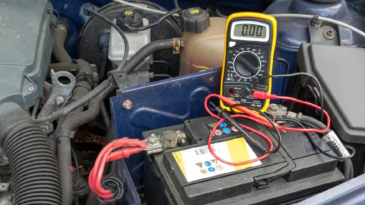 कारची बॅटरी कधीच खराब होणार नाही, फक्त ‘या’ गोष्टी लक्षात ठेवा