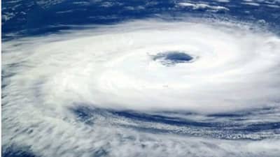 Cyclone Kiko : 215 किमी प्रतितास वेगानं येतंय मोठं संकट, चक्रीवादळाचं रौद्र रूप, हवामान विभागाचा हाय अलर्ट