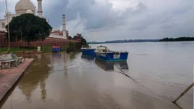 UP Floods : दर तासाला वाढणार यमुनेची पाणीपातळी; दिल्लीत नदीचं पाणी पात्राबाहेर, पुराचा अलर्ट