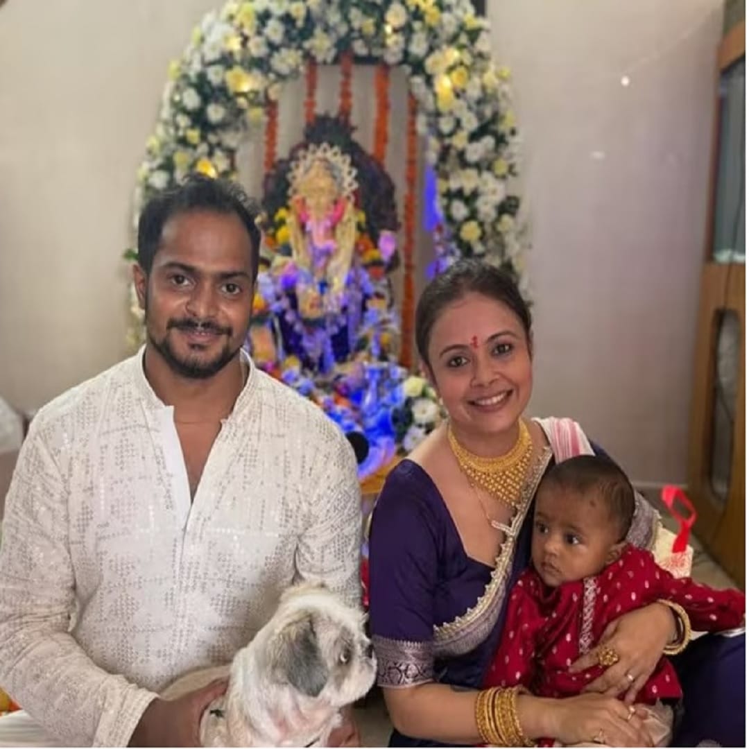 देवोलीना भट्टाचार्य : देवोलीना भट्टाचार्यने देखील पती शाहनवाज आणि मुलगा जोई यांच्यासोबत गणेश चतुर्थी साजरी केली आहे. वेगवेगळ्या धर्माचे असूनही, देवोलीना आणि तिचा नवरा दोघेही एकमेकांचे सण आणि परंपरा खूप चांगल्या प्रकारे पाळतात.