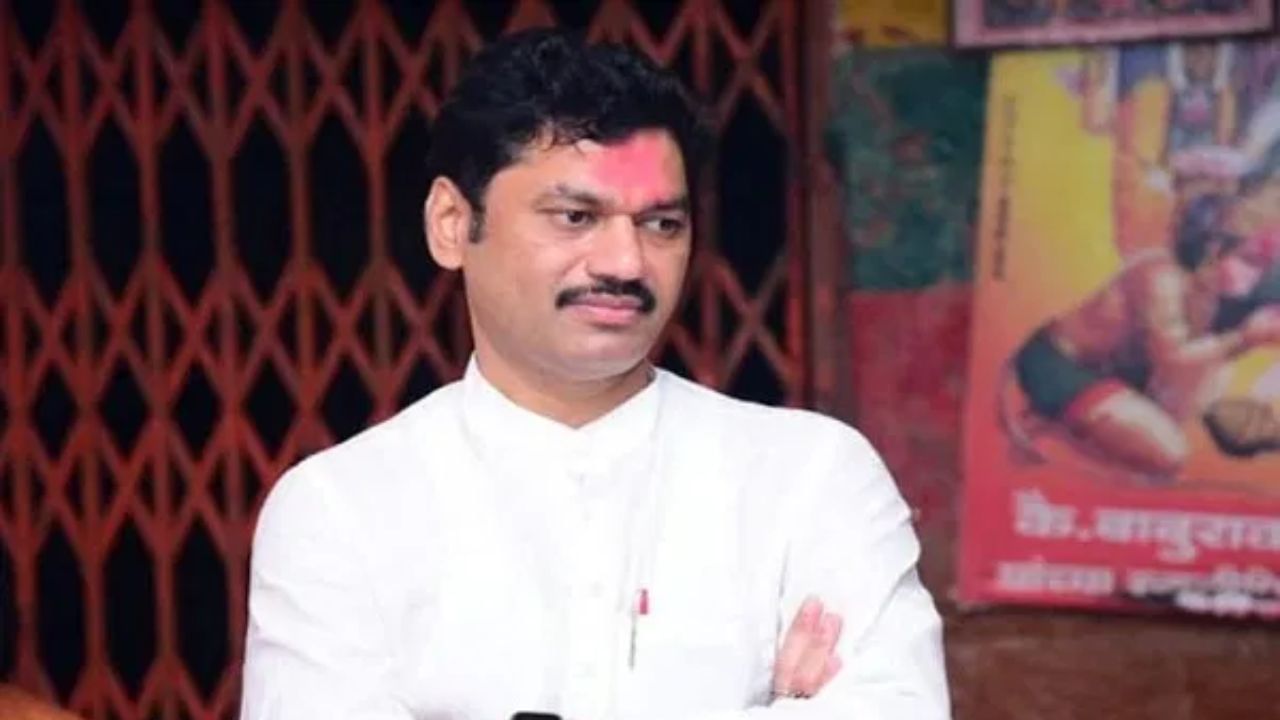 मोठी बातमी! धनंजय मुंडे पुन्हा वादाच्या भोवऱ्यात, त्या वक्तव्यामुळे अडचणीत मोठी बातमी! धनंजय मुंडे पुन्हा वादाच्या भोवऱ्यात, त्या वक्तव्यामुळे अडचणीत