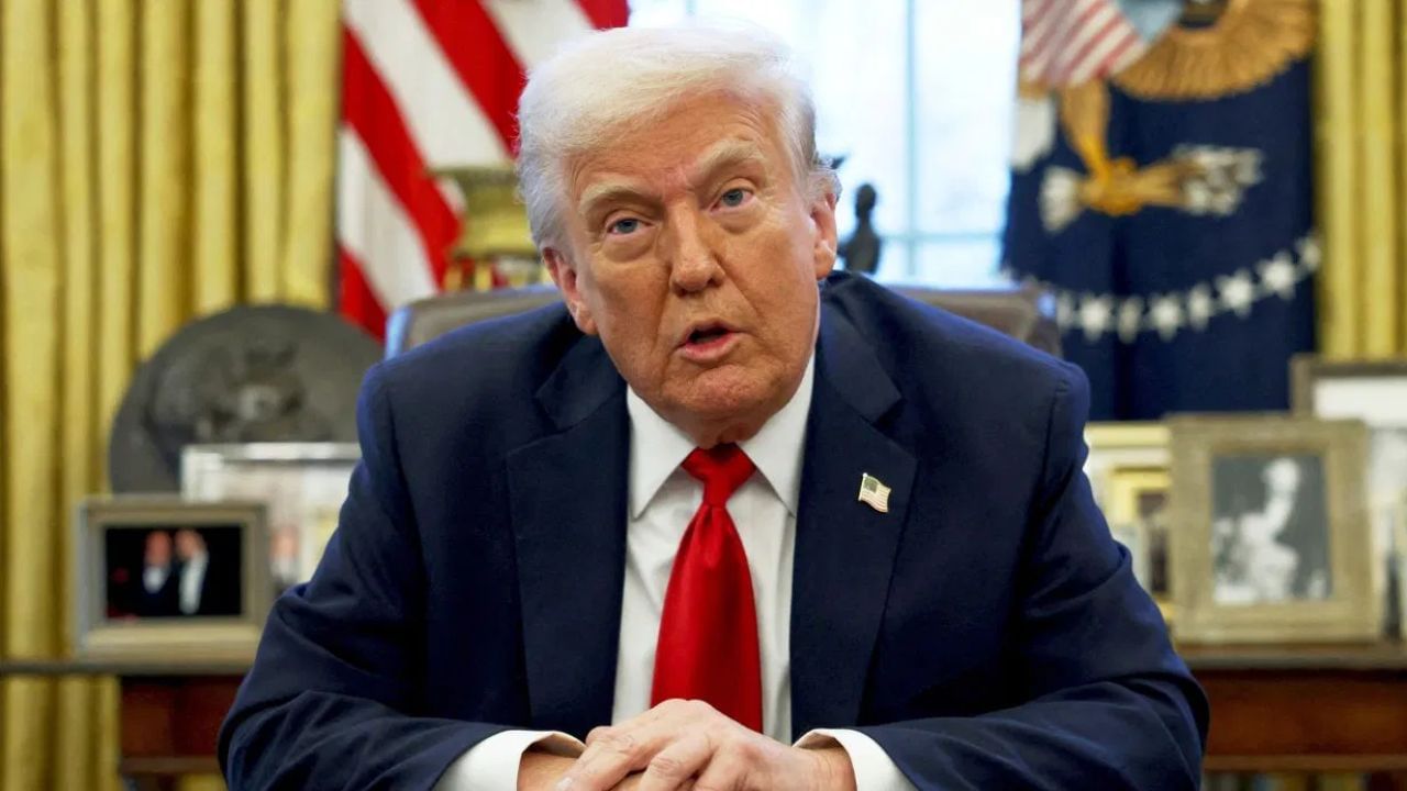 America Tariff : टॅरिफचा तुघलकी निर्णय डोनाल्ड ट्रम्प यांच्या अंगलट, बसला सर्वात मोठा धक्का, नव्या संकटानं अमेरिकेमध्ये घबराट America Tariff : टॅरिफचा तुघलकी निर्णय डोनाल्ड ट्रम्प यांच्या अंगलट, बसला सर्वात मोठा धक्का, नव्या संकटानं अमेरिकेमध्ये घबराट