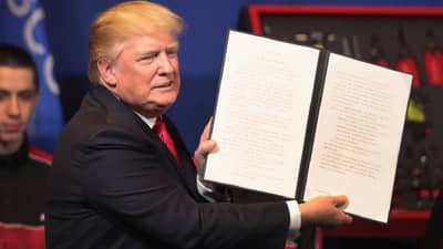 जगात खळबळ! ट्रम्प सरकारने थेट केली धक्कादायक आकडेवारी जारी, H-1B व्हिसाच्या वादात अमेरिकेने..