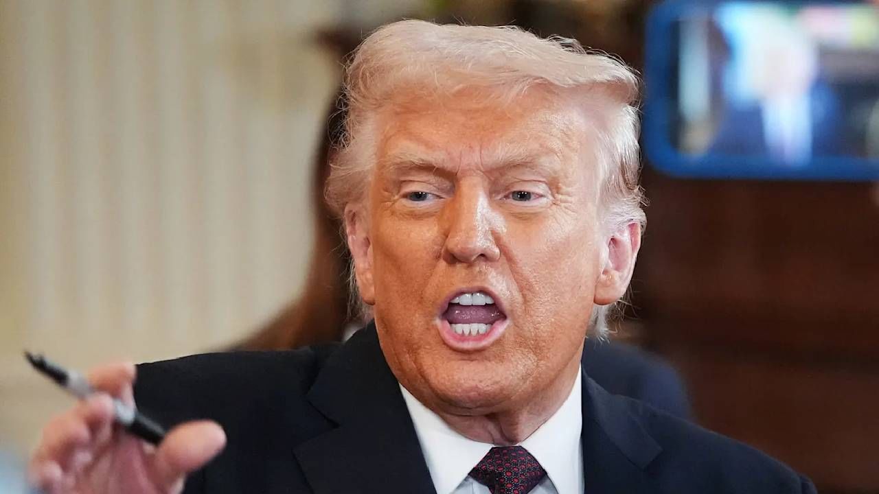 जग हादरलं! डोनाल्ड ट्रम्प यांनी मध्यरात्री घेतला खळबळजनक निर्णय, थेट इतके टक्के टॅरिफ, औषध उत्पादन कंपन्या...