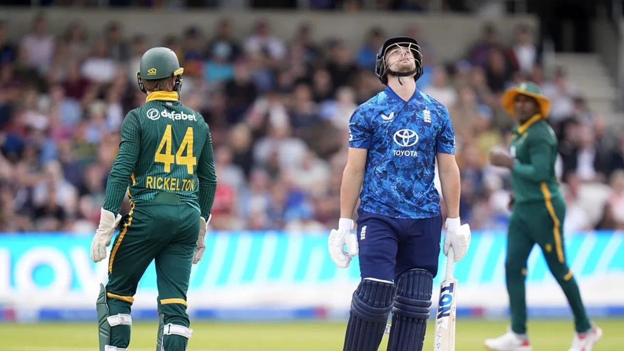 ENG vs SA : इंग्लंडची घरच्या मैदानात दुर्दशा, दक्षिण आफ्रिकेसमोर पहिल्याच सामन्यात लाज घालवली ENG vs SA : इंग्लंडची घरच्या मैदानात दुर्दशा, दक्षिण आफ्रिकेसमोर पहिल्याच सामन्यात लाज घालवली