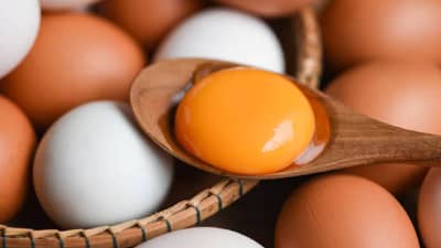 अंडी फ्रेश आहेत की नाहीत हे ओळखण्यासाठी जाणून घ्या या 4 सोप्या ट्रिक्स
