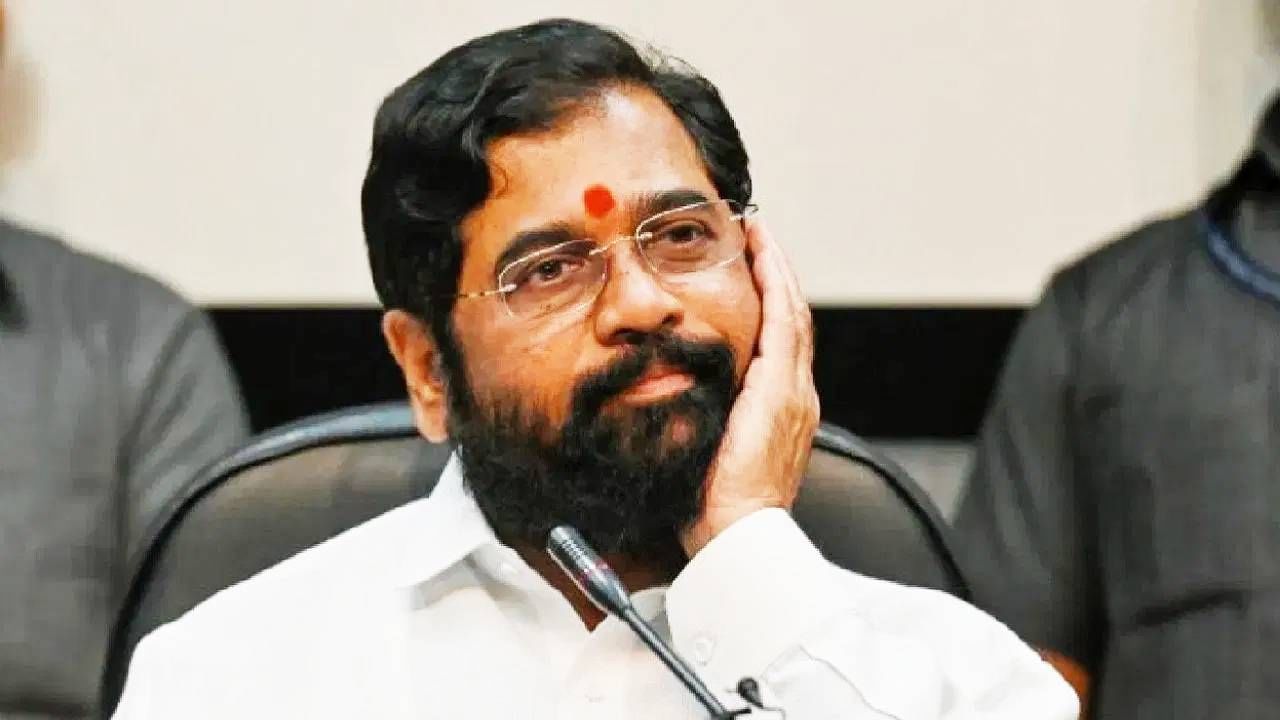 डावात झाला मचाळा, महायुतीत सर्व काही आलबेल? पोस्टरवरून शिंदे गायब, काय दिले उत्तर