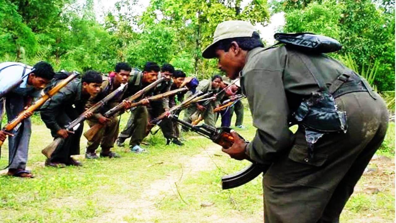 माओवाद्यांचा नवीन देवा! जहाल नक्षलवाद्यानं हाती घेतली सूत्र, गडचिरोलीत काय घाडमोड? माओवाद्यांचा नवीन देवा! जहाल नक्षलवाद्यानं हाती घेतली सूत्र, गडचिरोलीत काय घाडमोड?