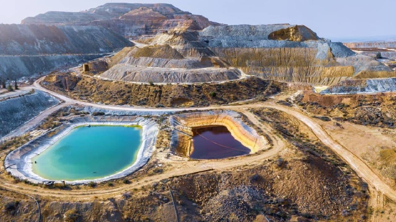 अर्जेंटीना हे नाव ऐकल्यावर पहिल्यांदा आठवतो तो फुटबॉल, लियोनल मेसी आणि डिएगो माराडोना. दक्षिण अमेरिकेतील या देशाचा सर्वाधिक सामना हा आर्थिक संकटाशी होतो. पण लवकरच या देशाचा चेहरामोहरा बदलणार आहे. 