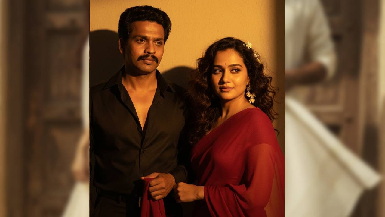 तुम्हाला वर दिसणाऱ्या फोटोसारखा फोटो तयार करायचा असेल तर PromptHe will be holding my Saree pallu in his hand, dressed in a retro style in black shirt carrying dev anand- inspired look. I will be in perfect plain sheffon Saree red in colour, giving a pinteresty aesthetic retro vibe. Think of 90's movie dark brown wave Curly hair with small flower tuked visibily into the curls, romanticizing in a windy environment. I will be standing against the solid wall with deep shadow and contrst drama, creating a mysterious and artistic atmosphere. The lightning will be warm with golden tones, evoking a sunset or golden hour glow. The background will stay minimalistic and slightly textured, while my expressions will be Moody, calm,  yet happy and introspective  हे प्रॉम्प्ट वापरावे लागेल.