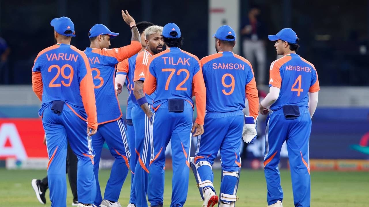 हार्दिक पांड्या हा टी20 आंतरराष्ट्रीय क्रिकेटमध्ये भारताचा दुसरा सर्वाधिक बळी घेणारा गोलंदाज बनला आहे. त्याने अनुभवी फिरकीपटू युझवेंद्र चहलचा विक्रम मोडीत काढला. त्याने फखर जमानला बाद केलं आणि त्याला मागे टाकलं. (Photo- BCCI Twitter)