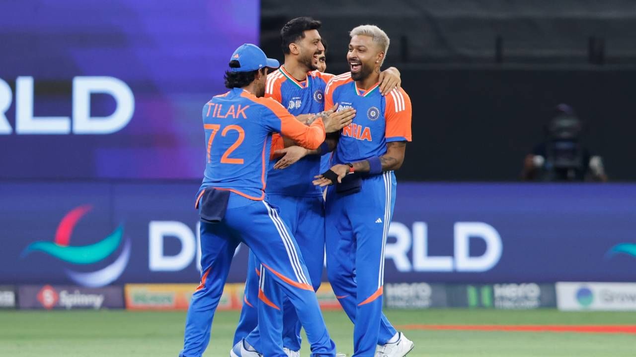 बांगलादेशविरुद्धच्या सामन्यात हार्दिक पांड्या तीन विकेट्स घेऊ शकला तर तो 100 विकेट्सचा टप्पा गाठेल. हा विक्रम करणारा तो दुसरा भारतीय खेळाडू ठरेल. यापूर्वी हा विक्रम अर्शदीप सिंगने केला आहे. (फोटो- बीसीसीआय ट्वीटर)