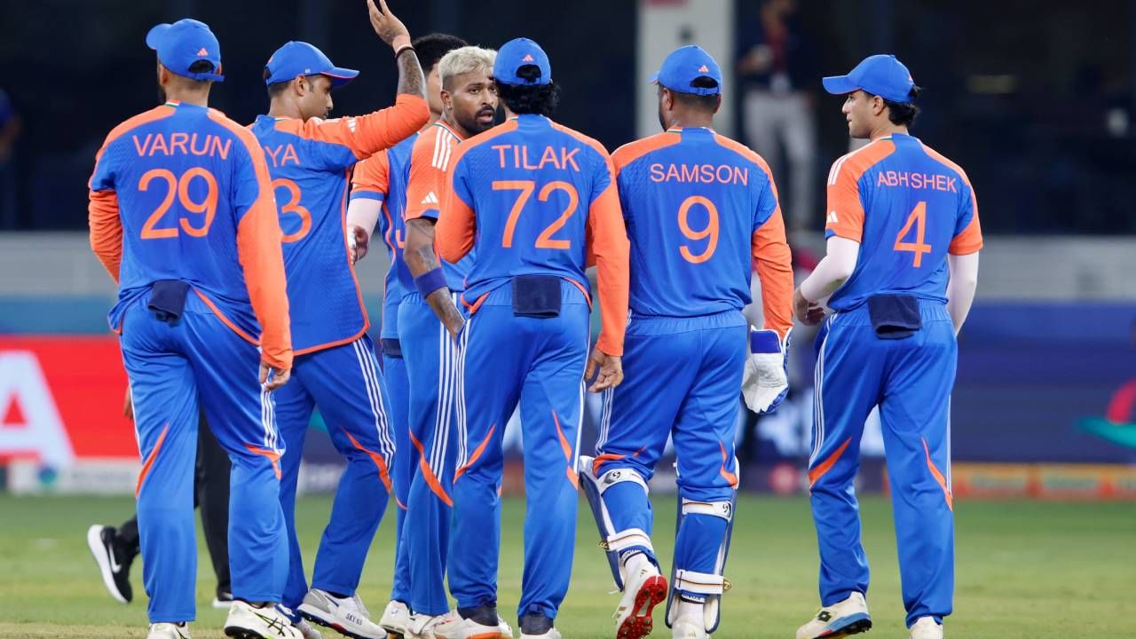 आशिया कप सुपर 4 मध्ये पाकिस्तानला पराभूत केल्यानंतर भारतीय संघ आता बांगलादेशचा सामना करण्यासाठी सज्ज झाला आहे. दुबई आंतरराष्ट्रीय क्रिकेट स्टेडियमवर दोन्ही संघ एकमेकांसमोर येतील. अंतिम फेरीसाठी दोन्ही संघांना विजय महत्त्वाचा आहे. (फोटो- बीसीसीआय ट्वीटर)