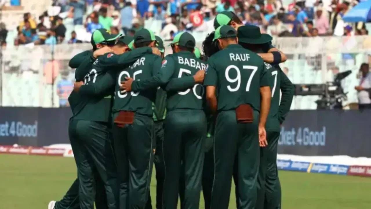 पाकिस्तानचे पाच खेळाडू हे सी ग्रेडमध्ये येतात. प्रत्येक खेळाडूचं वार्षिक वेतन हे न 93 लाख 90 हजार 300 रुपये आहे. पाच खेळाडूंची एकूण बेरीज केली तर 4 कोटी 69 लाख 51 हजार 500 रुपये आहे. 