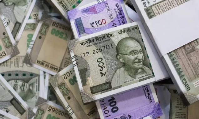 गेल्या काही दिवसांत भारताच्या जीडीपीत वाढ झाल आहे. तसेच भारताने जीएसटी या करप्रणालीत काही महत्त्वाचे बदल केल्यामुळे त्याचा अर्थव्यवस्थेवर सकारात्मक परिणाम होताना दिसत आहे. मिळालेल्या ताज्या माहितीनुसार आता भारताच्या तिजोरीत परकीय चलनसाठा वाढला आहे. 