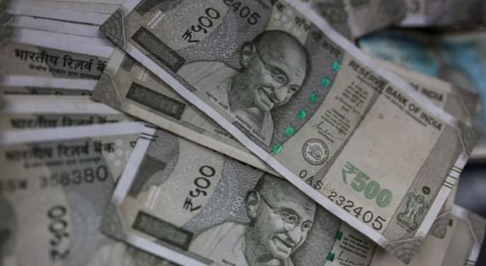 सलग तिसऱ्या आठवड्यात भारताच्या तिजोरीतील परकीय चलनसाठ्यात वाढ झाली आहे. भारतीय रिझर्व्ह बँकेने दिलेल्या ताज्या आकडेवारीवरून हे स्पष्ट झाले आहे. आरबीआयच्या ताज्या आकडेवारीनुसार 12 सप्टेंबर रोजी तिसरा आठवडा संपला आहे. या आठवड्यात परकीय चलनसाठा 4.698 अब्ज डॉलर्सची लक्षणीय वाढ झाली आहे.