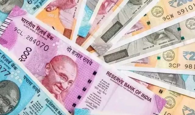 भारताच्या गंगाजळीत परकीय चलनसाठ्यात इनेक घटकांचा समावेश होतो. या चलनसाठ्यातील फॉरेन करेन्सी असेट्समध्ये (FCA) सर्वाधिक वाढ झाली असून हा साठा 587.014 अब्ज डॉलर्सपर्यंत पोहोचला आहे. 