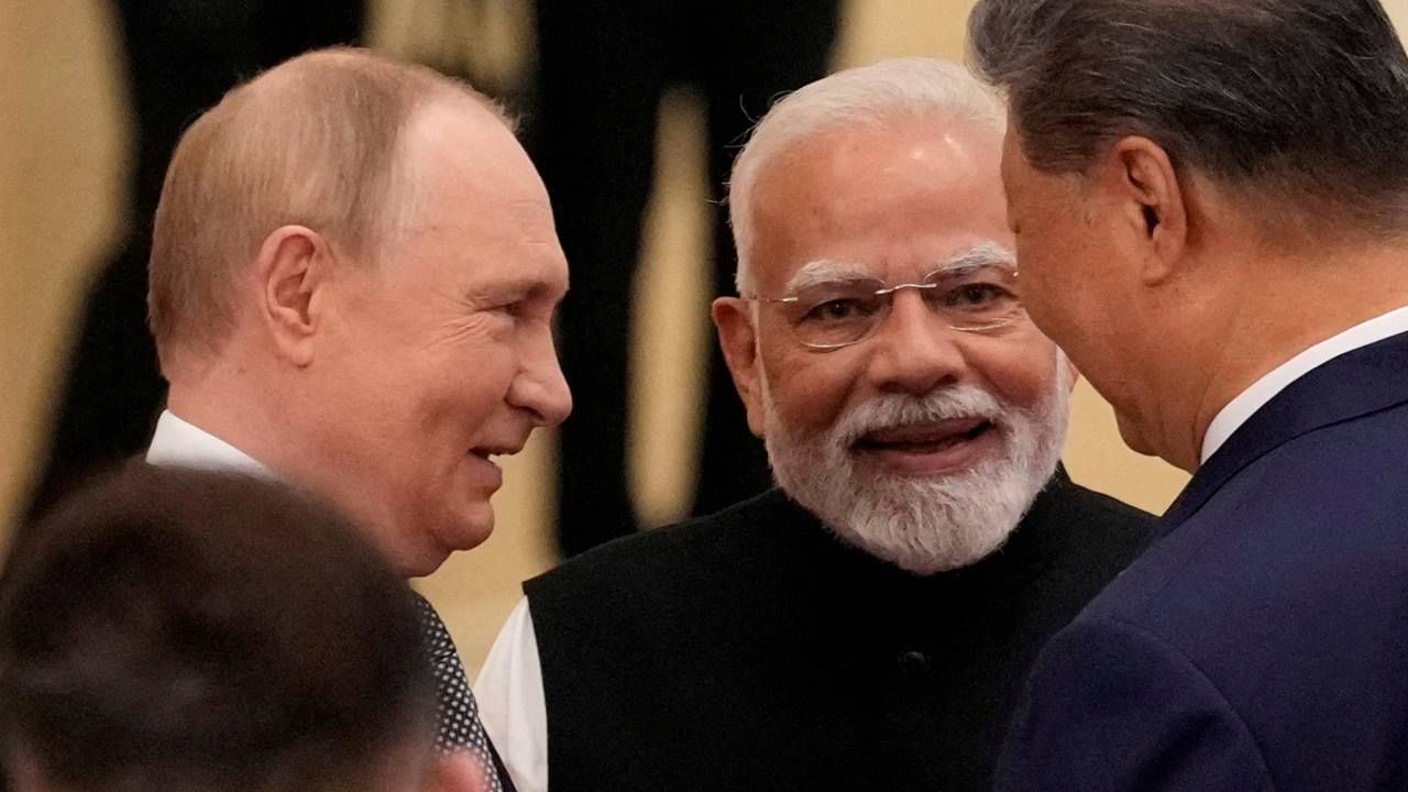 खबरदार यापुढे भारताला... रशियाची थेट अमेरिकेसह डोनाल्ड ट्रम्प यांना धमकी खबरदार यापुढे भारताला... रशियाची थेट अमेरिकेसह डोनाल्ड ट्रम्प यांना धमकी